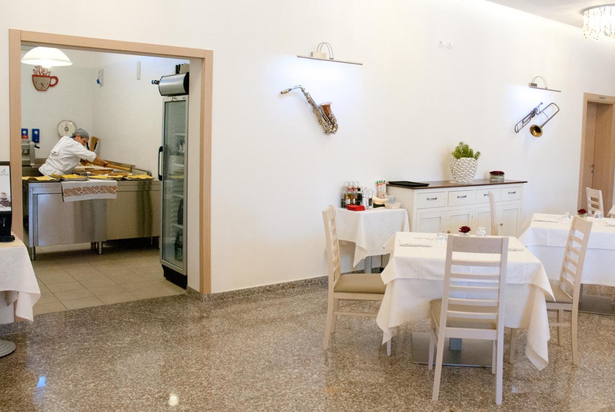 Hotel Ristorante Cesare Savignano sul Rubicone Exterior foto