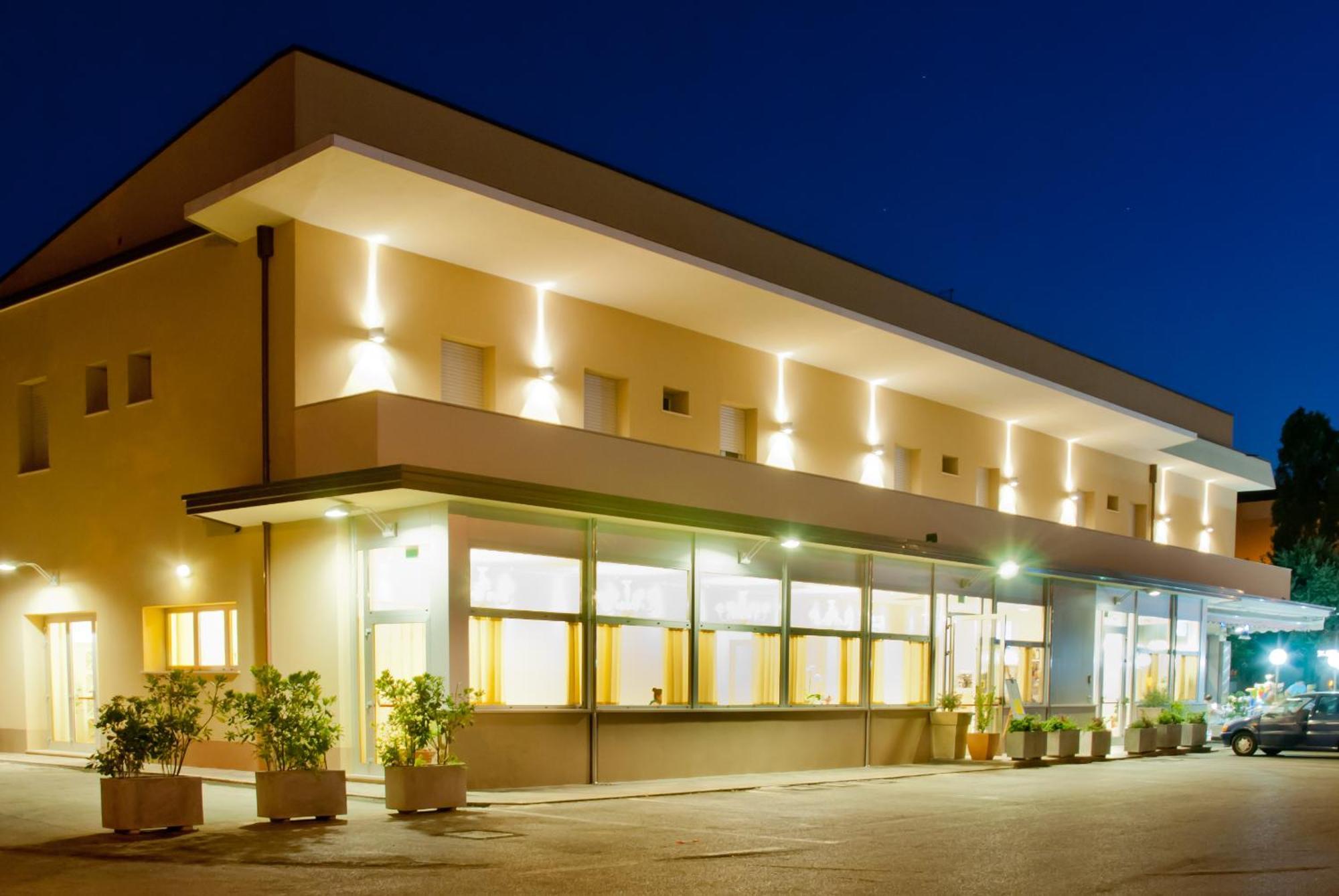 Hotel Ristorante Cesare Savignano sul Rubicone Exterior foto